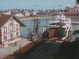 Fähre in Romanshorn beim Beladen mit Güterwagen