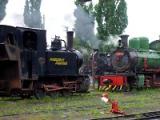Drei Lokomotiven im Ausbesserungswerk